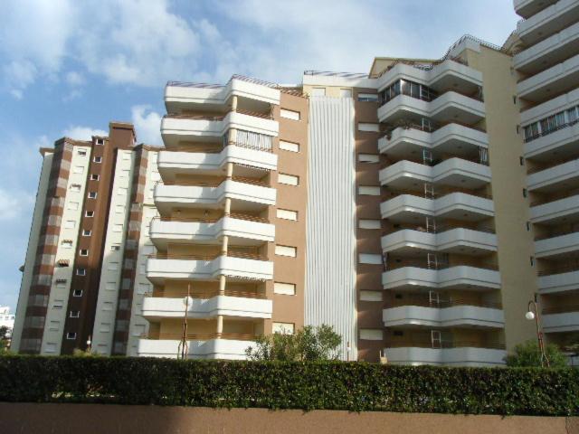 Apartamentos Marblau Varios 1, 2 Y 3 Dormitorios - Julio Y Agosto Solo Familias Playa de Gandia Exterior photo